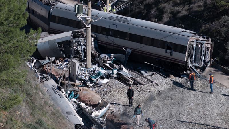 Collision de trains en Espagne: le bilan s'alourdit à au moins 43 morts, 41 dépouilles ont été identifiées