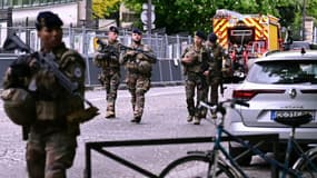 Des militaires en patrouille à proximité du consulat d'Iran à Paris, le 19 avril 2024