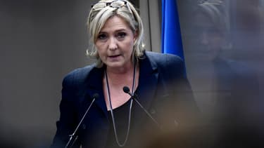 Marine Le Pen a accusé François Fillon de vouloir privatiser la Sécurité sociale.