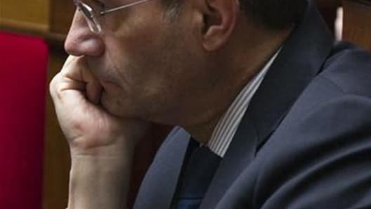 L'ancien ministre UMP Eric Woerth était à nouveau entendu jeudi, pour la deuxième journée consécutive, dans l'enquête sur l'héritière de L'Oréal Liliane Bettencourt. Il a été mis en examen mercredi pour "trafic d'influence passif" au terme d'une audition-