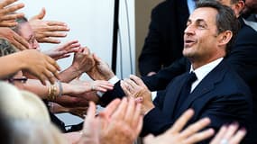 "J'ai trouvé que c'était à la fois gonflé et bien joué", c'est l'analyse du retour de Sarkozy sur BFMTV par le politologue Roland Cayrol.