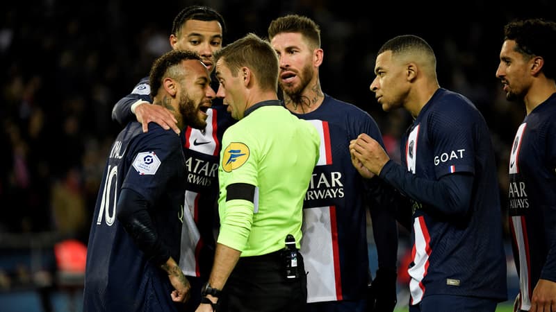 PSG-Strasbourg: ce que Mbappé et Neymar ont dit à Turpin au moment de l’expulsion du Brésilien
