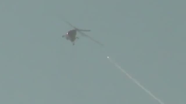 "C'est la première fois que les rebelles abattent un hélicoptère avec un missile sol-air", selon l'OSDH.
