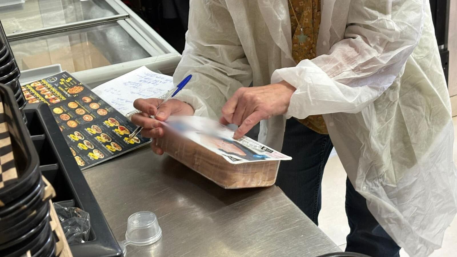 "50 KG DE DENRÉES IMPROPRES À LA CONSOMMATION": UN RESTAURANT DU VAL-D'OISE FERMÉ APRÈS UN CONTRÔLE D'HYGIÈNE