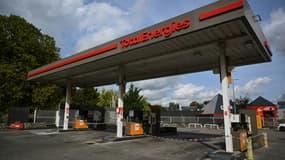 Une station-service TotalEnergies fermée à Mulhouse (est) le 8 octobre 2022