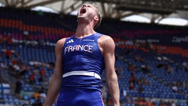 Kevin Mayer exulte après avoir franchi une barre lors du décathlon de championnats d'Europe à Rome, le 11 juin 2024