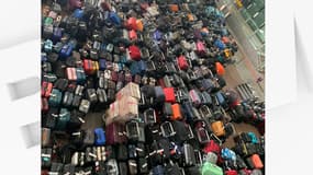 Des centaines de bagages entassés dans le terminal 2 de l'aéroport Heathrow de Londres samedi 18 juin.