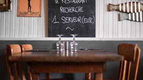 Un restaurant recherche un serveur