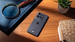 Le edge 50 neo de Motorola, dans le coloris Grisaille