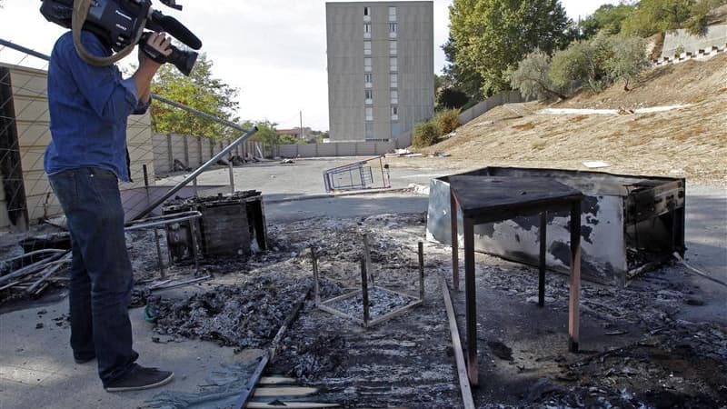 Vestiges d'un campement de Roms dans un quartier du nord de Marseille, où la police est intervenue jeudi pour un différend avec des habitants avant de finalement accompagner les Roms à l'extérieur du quartier. Le Parti de gauche, les écologistes et des or