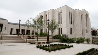 Une vue du premier temple mormons français au Chesnay (Yvelines).