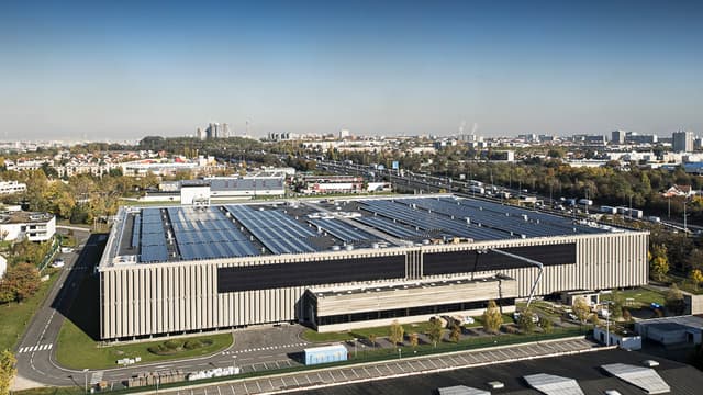 C'est à l'occasion d'importants travaux d'étanchéité à réaliser sur le toiture, que l'idée d'implanter une centrale photovoltaïque a germé.