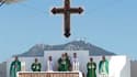 Benoît XVI, qui a célébré dimanche une messe en plein air à Palerme, en Sicile, a encouragé les habitants de l'île à ne pas avoir peur de parler de leurs problèmes, y compris du "crime organisé" mais une partie de la population a déploré la frilosité du p