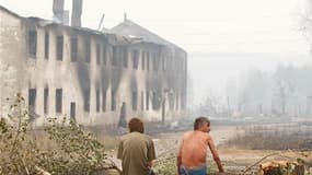 Dans la région de Novgorod durement touchée par les feux.Le patriarche orthodoxe russe Cyrille a prié pour la pluie dimanche alors que des incendies de forêts continuent de ravager la Russie occidentale et menacent de se propager en raison d'une canicule