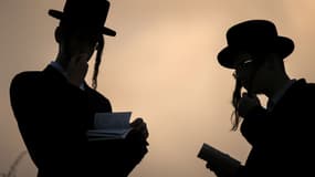 Des juifs ultra-orthodoxes prient près de Tel Aviv (photo d'illustration)