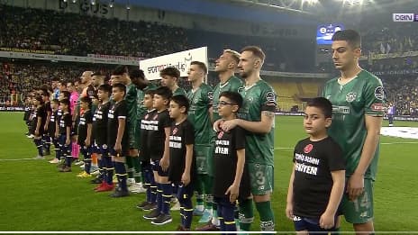 Süper Lig: l'émouvant hommage aux victimes du séisme en Turquie pour la reprise du championnat turc
