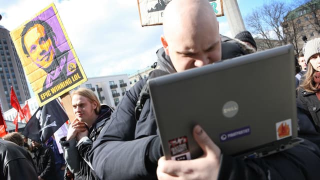La justice suédoise a attribué deux adresses de The Pirate Bay à l'Etat (ici manifestation de soutiens du sites en 2009)