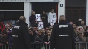 73 personnes ont été interpellées sur les Champs Elysées après des "Hollande dégage" et des heurts avec la police, lundi.