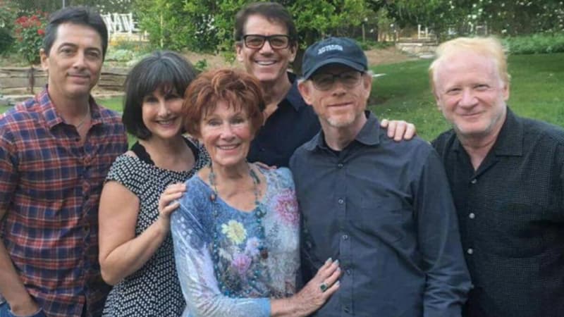 La photo du casting de Happy Days, réunis pour les obsèques de Erin Moran, le 3 mai 2017.
