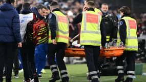 Presnel Kimpembe évacué sur civière lors du choc face à l'OM, le 26 février 2023.