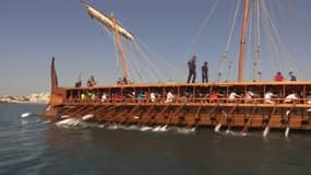 En Grèce, des touristes rament dans une galère