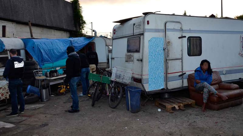 Une photo prise par la police judiciaire montre un camp Rom à Lille, en mai.