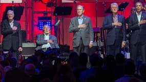 Cinq anciens présidents américains sont montés sur scène samedi soir pour les victimes des ouragans.