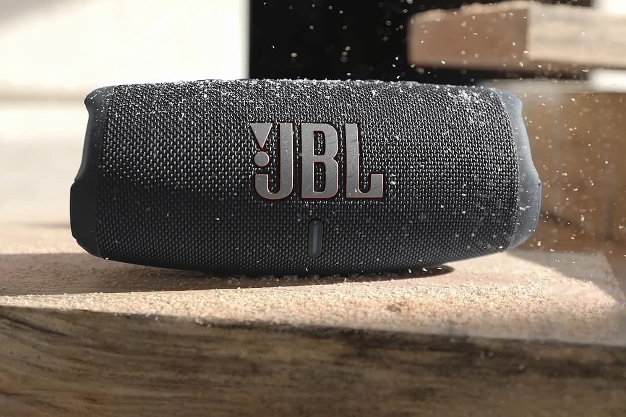 Cette enceinte Bluetooth JBL en promo profite de milliers d'avis