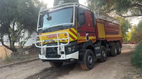 Un camion des pompiers déployés durant l'incendie à Oletta, en Haute-Corse, samedi 30 août 2025. 