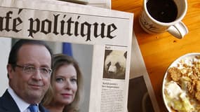 François Hollande redeviendrait "tendre et attentionné" avec son ex-compagne, selon le livre "Le président qui voulait vivre ses vies" (Fayard).