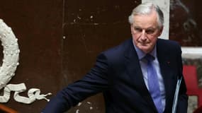 Le Premier ministre Michel Barnier part après son discours précédant le vote sur la censure du gouvernement à l'Assemblée nationale à Paris le 4 décembre 2024