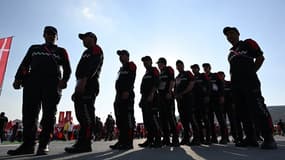 Des officiers de police aux abords du stade de la Cité de l'éducation, le 22 novembre