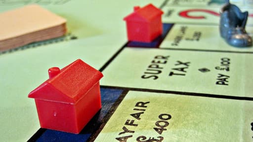 Après avoir annoncé par erreur la suppression de la mythique case "prison" du Monopoly, Hasbro a fait marche arrière.