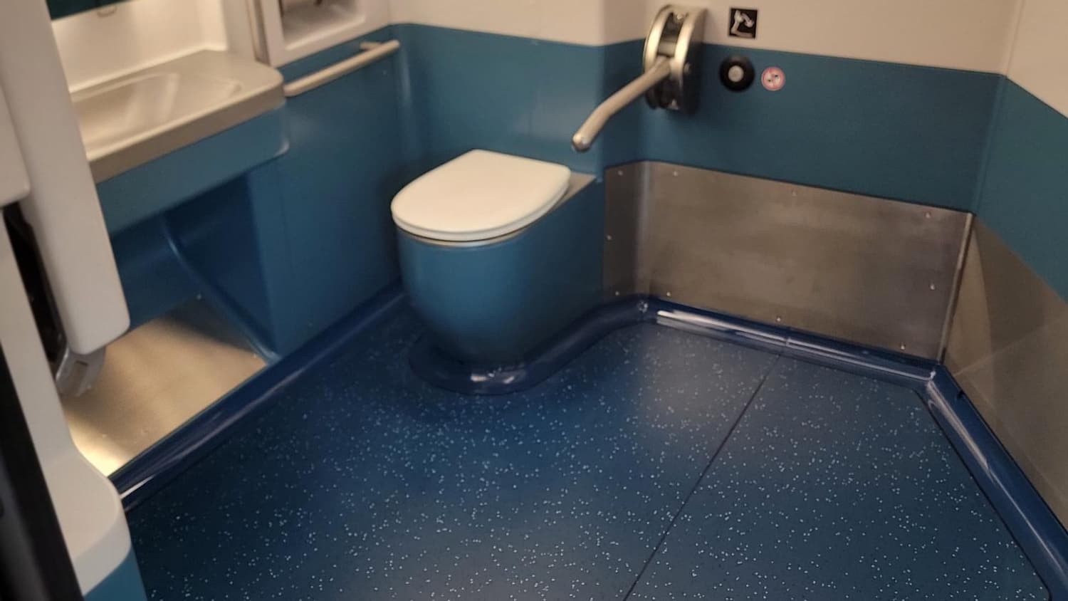 Les toilettes PMR du nouveau TGV M