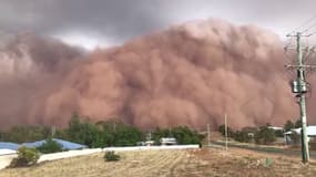 Les images incroyables d'une tempête de poussière engloutissant une ville dans le sud-est de l'Australie