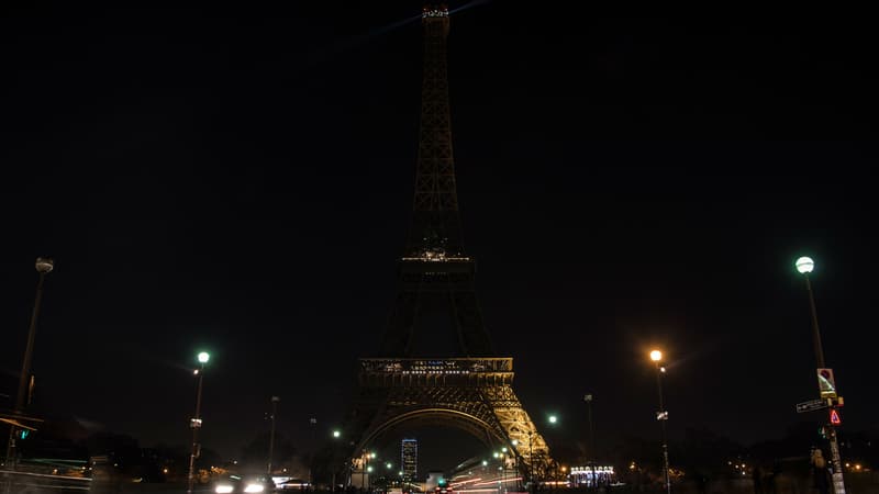 La Tour Eiffel sera plongée dans le noir.
