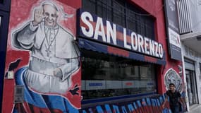 Une fresque célébrant l'amour du pape François pour San Lorenzo, à Buenos Aires en 2018