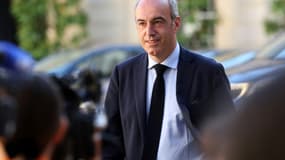 Olivier Marleix, député et président du groupe Les Républicains (LR) à l'Assemblée nationale, arrive pour une rencontre avec Elisabeth Borne à l'hôtel Matignon, le 28 juin 2022 à Paris