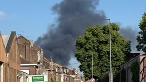 Un feu imposant s'est déclaré ce samedi 17 mai, rue Louis Braille, à Ronchin. 