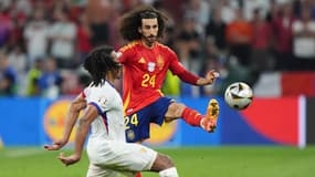 Marc Cucurella face à Jules Koundé lors de la demi-finale de l'Euro 2024 Espagne-France
