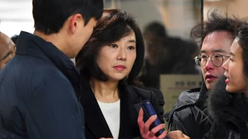 La ministre sud-coréenne de la Culture Cho Yoon-Sun (c) arrive au tribunal, le 20 janvier 2017 à Séoul