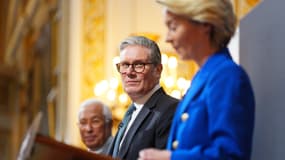 Le président du Conseil européen Antonio Costa (à gauche), le Premier ministre britannique, Keir Starmer (au centre), et la présidente de la Commission européenne, Ursula von der Leyen (à droite)
