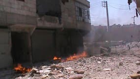 De violents combats de rue se poursuivent jeudi pour la deuxième journée consécutive à Alep, où les insurgés syriens ont admis avoir dû céder du terrain aux forces gouvernementales dans le quartier stratégique de Salaheddine. /Photo prise le 9 août 2012/R