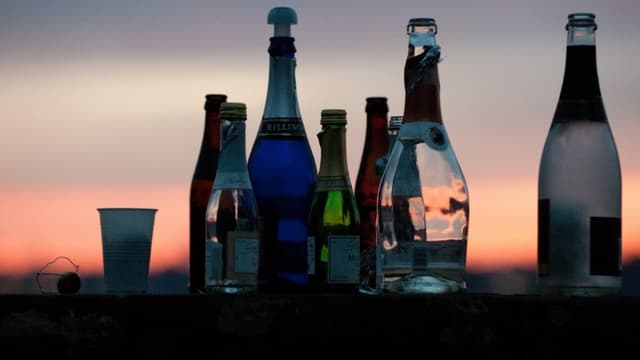 La consommation d'alcool reste supérieure à la moyenne européenne, avec près de 12 litres d'alcool pur par an et par habitant, à la 8e place des pays européens.