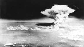 Le champignon nucléaire au-dessus d'Hiroshima, le 6 août 1945