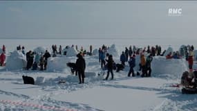 Un village de 100 igloos s'est construit sur un lac gelé en Russie 