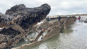 Les grandes marées qui se sont achevées ce mercredi 13 mars ont révélé des épaves de bateaux sur les plages du Nord-Pas-de-Calais.