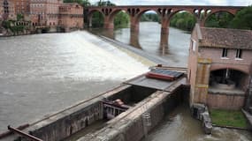 Le Pont-Neuf sur le Tarn à Toulouse au mois de mai 2013.