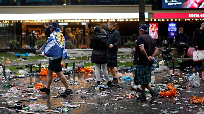 Angleterre-Ecosse: les supporters écossais nettoient les ordures après leur grosse fête à Londres