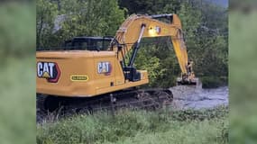 Des travaux en cours à Barcelonnette pour remettre le torrent dans son lit après les intempéries.